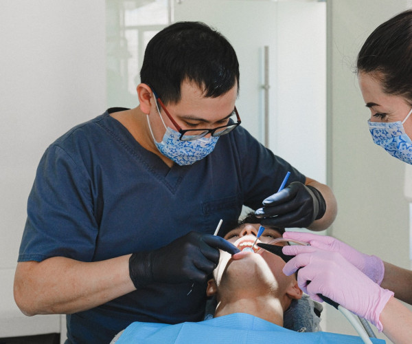 Différents types et prix d’implants dentaires à l’étranger