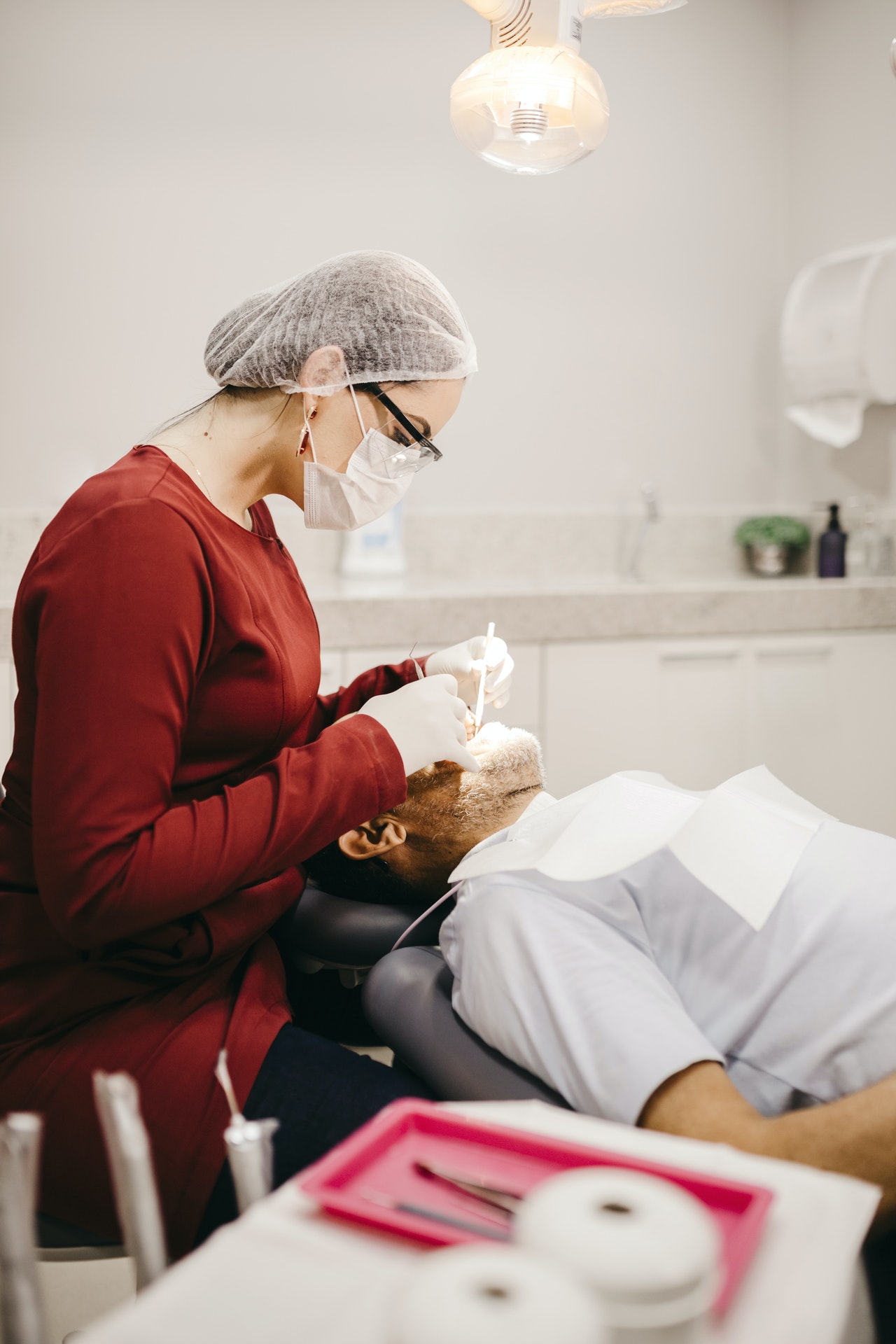 Dentisterie cosmétique – Implants dentaires et blanchiment des dents