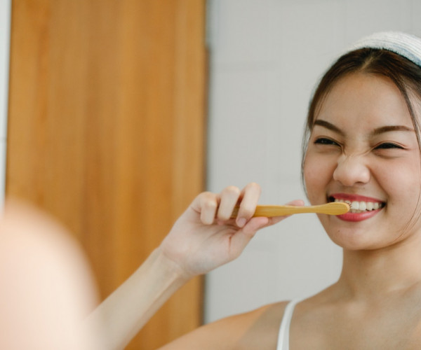 Dentisterie cosmétique – Les implants dentaires offrent un sourire plus brillant et des dents saines